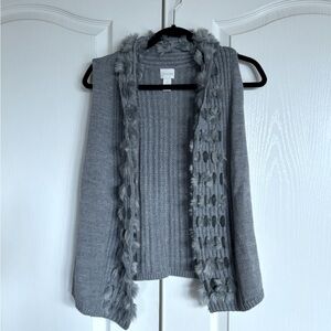 Chico’s gray faux fur trimmed open front boho sweater vest size 1 medium